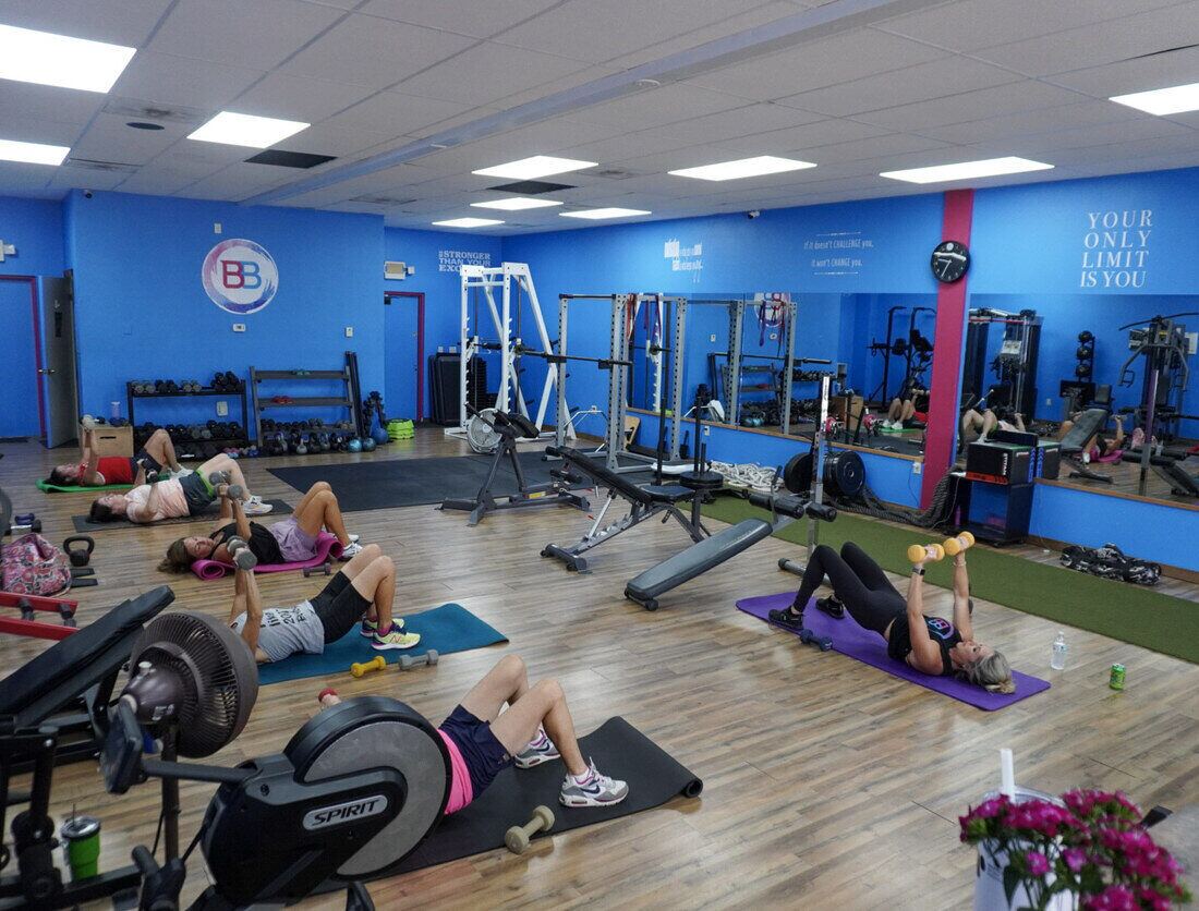 Small group class at Lana's Barbelles